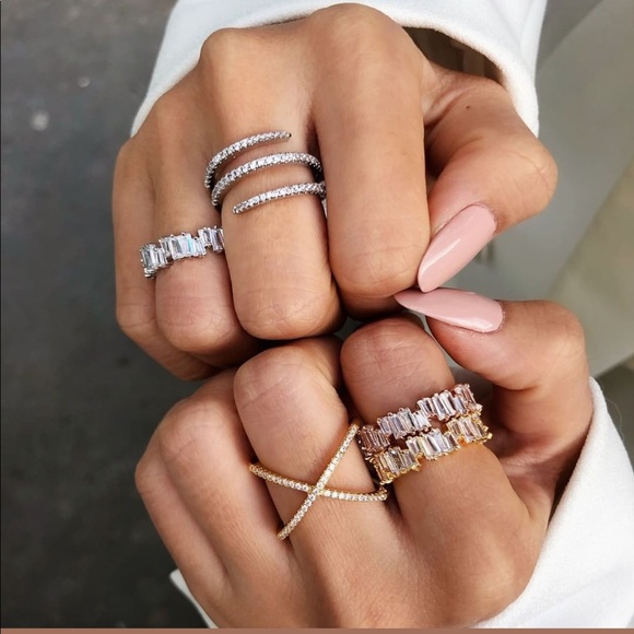 Gold Baguette Ring - Picture 2 of 4